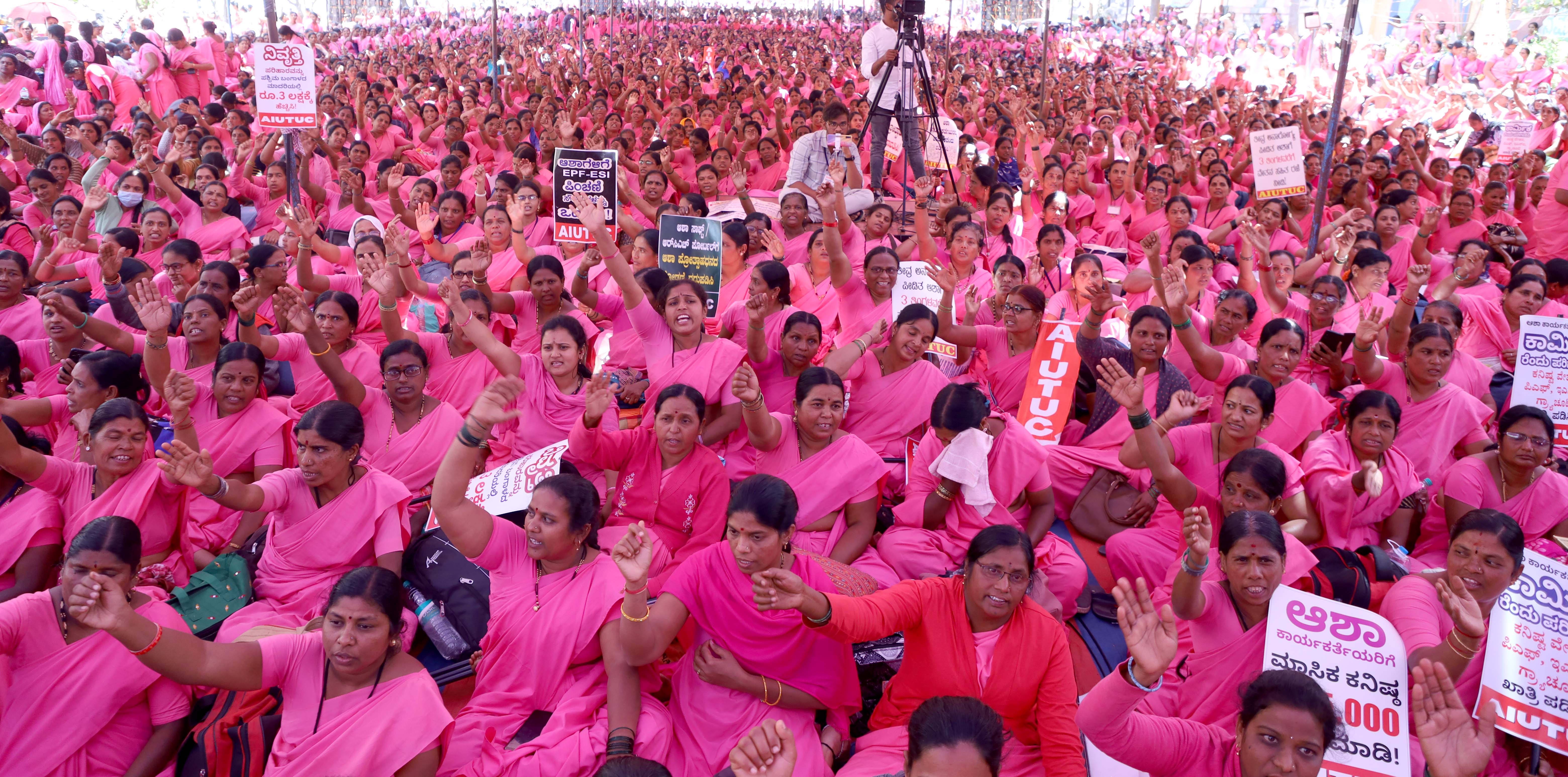 https://salarnews.in/public/uploads/images/newsimages/maannewsimage13022024_230315_protest -2.jpg